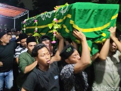 Adam Santri Ponpes Al Khoziny yang Meninggal di Samping Haikal Dimakamkan