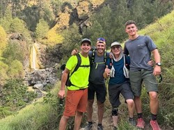 Usai Balapan di Mandalika, Rider Moto2 Daniel Holgado Taklukkan Gunung Rinjani