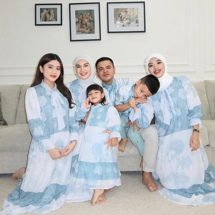 <p>Kehidupan artis Irish Bella setelah menikah dengan Haldy Sabri tampaknya tak pernah lepas dari sorot publik. Bahkan, tak sedikit netizen yang penasaran dengan tempat tinggal yang kini mereka singgahi, Bunda. (Foto: Instagram@_irishbella_)</p>