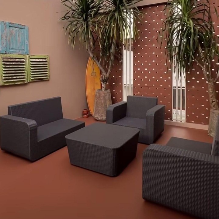 <p>Bagaimana tidak? Rumah pasangan yang menikah pada 2010 itu didominasi dengan warna cat yang unik dan <em>aesthetic.</em> &ldquo;Terinspirasi dari warna-warna <em>Dessert Houses,</em>&rdquo; tulis Sabria, dikutip dari laman Instagram <em>@sabriakono, </em>Jumat (10/10/2025).&nbsp;(Foto: Instagram@sabriakono)</p>