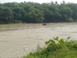 Tim SAR Menyelam Cari Pria Loncat ke Sungai Cisadane Bogor
