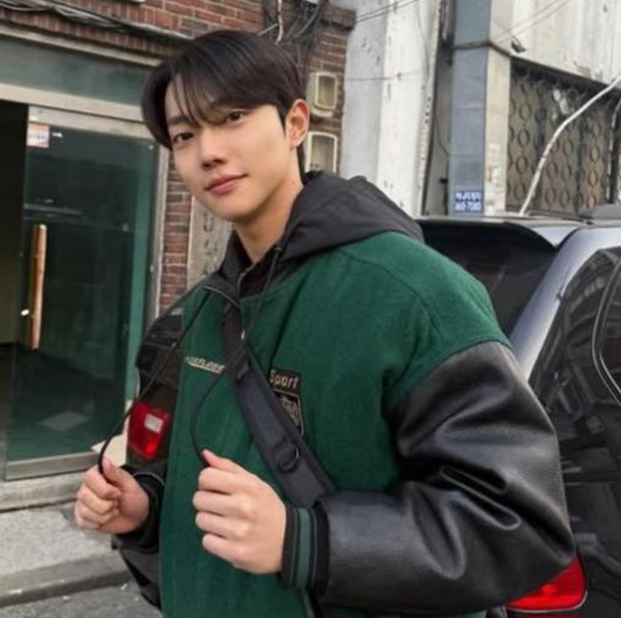 Sejak awal kemunculan resminya sebagai artis, Cho Jun Young telah dikenal sebagai aktor yang berada di bawah agensi SM Entertainment.