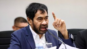 Mualem Minta Alat Berat Angkat Kaki dari Tambang Emas Ilegal 2x24 Jam