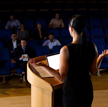 5 Teknik Public Speaking yang Perlu Dikuasai agar Bisa Tampil Percaya Diri