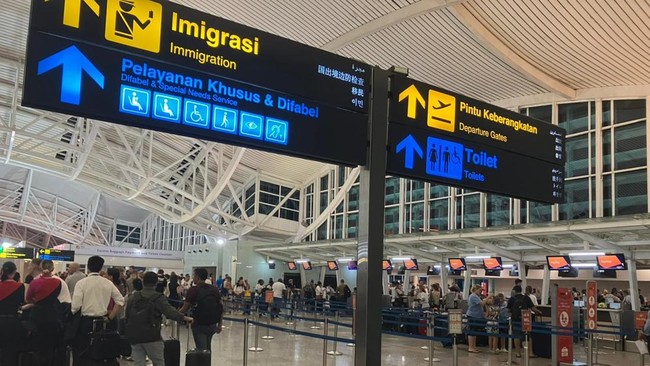 74 Penerbangan Terdampak Gangguan Listrik di Bandara Bali Sebanyak 74 penerbangan terdampak padam listrik di sejumlah titik Bandara Internasional I Gusti Ngurah Rai, Bali.