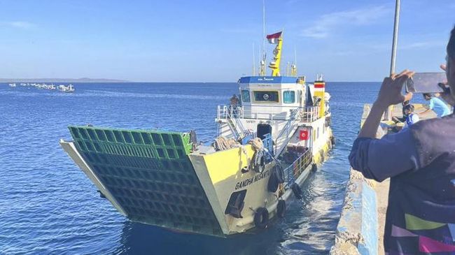 PT Pelni Cabang Kupang mengoperasikan kapal rede untuk mengangkut wisatawan yang ingin menikmati Pulau Kera, Kupang, NTT secara gratis.