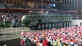 Kim Jong Un Kembali Pamer Rudal Paling Ganas di Parade Militer Korut