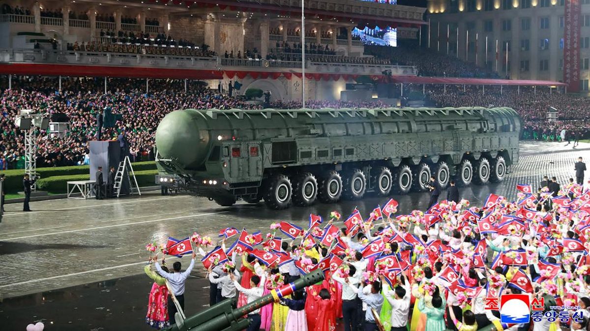 Kim Jong Un Kembali Pamer Rudal Paling Ganas di Parade Militer Korut