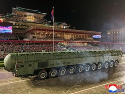 Korut Gelar Parade Militer, Pamerkan Rudal Antarbenua Terbaru