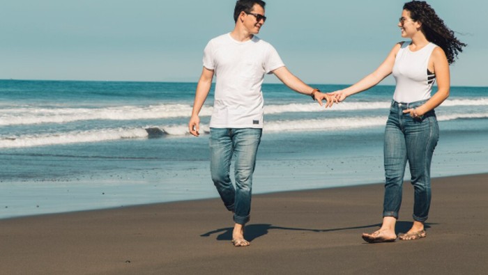 Libra dan Leo dikenal sebagai pasangan zodiak yang penuh romantika dan gaya. Meski kadang berbeda pandangan, keduanya saling melengkapi dengan pesona dan semangat cinta yang sama-sama kuat./ Foto: freepik.com