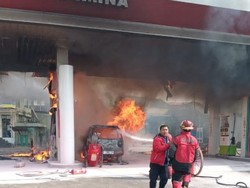 Mobil Tiba-tiba Terbakar Saat Isi Bensin di SPBU Cimahi