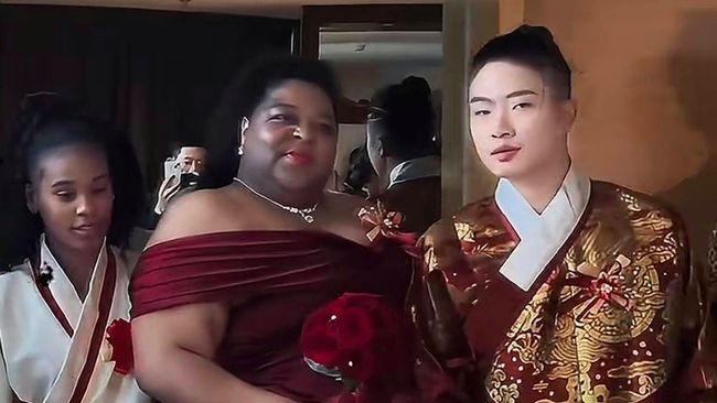 Viral Foto Nikahan Pria China dan Wanita Afrika, Ekspresi Orang Tua Disorot