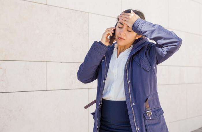 Pisces dikenal lembut dan penuh empati. Namun seringkali terlalu tenggelam dalam pikirannya sendiri hingga jadi teledor./ Foto: freepik.com/katemangostar