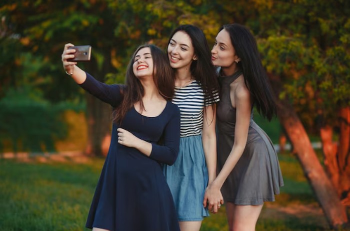 Energi cinta dan keberuntungan mengelilingi Libra, Scorpio, dan Sagitarius minggu ini. Hubungan terasa lebih hangat, karier mulai bergairah, dan peluang finansial baru terbuka lebar./ Foto: freepik.com/prostooleh