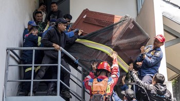 FOTO: Macan Tutul Masuk Hotel hingga Ledakan di Gedung Farmasi Tangsel