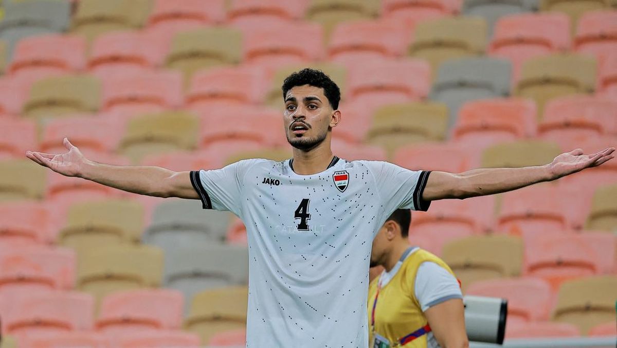 Kenapa Pemain Irak Tidak Kartu Merah Saat Tekel Ole Romeny?