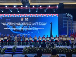 Inspektorat Jember Raih Penghargaan Anggaraksa Dharma dari Kemendagri