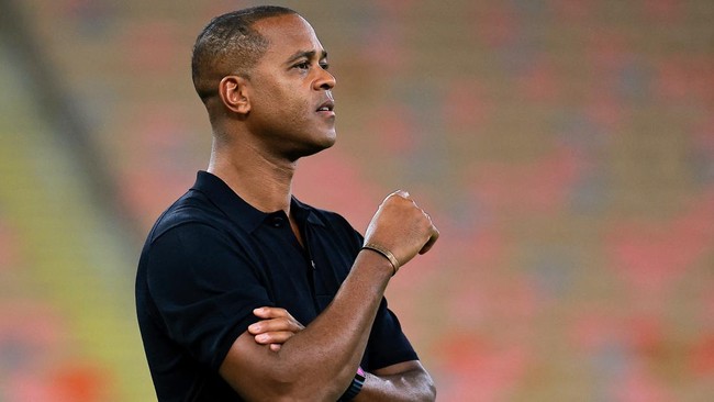 Timnas Indonesia gagal lolos Piala Dunia 2026 setelah kalah 0-1 dari Irak. Kekecewaan pelatih Patrick Kluivert terlihat jelas usai pertandingan.