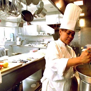 Kenalan dengan Cristeta Comerford, Mantan Chef Perempuan Pertama di Gedung Putih