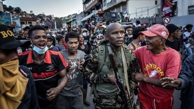 Menteri Angkatan Bersenjata Madagaskar mengakui perwira pilihan kontingen militer yang berpihak pada demonstran pada Minggu (12/10).