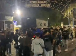 Konser Musik di Surabaya Dibubarkan, Penonton Dipulangkan dengan Truk