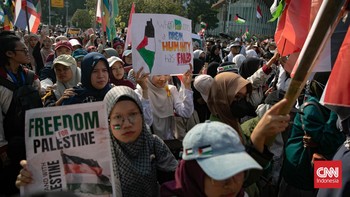 FOTO: Ribuan Warga Ikut Aksi Bela Palestina di Patung Kuda Jakarta