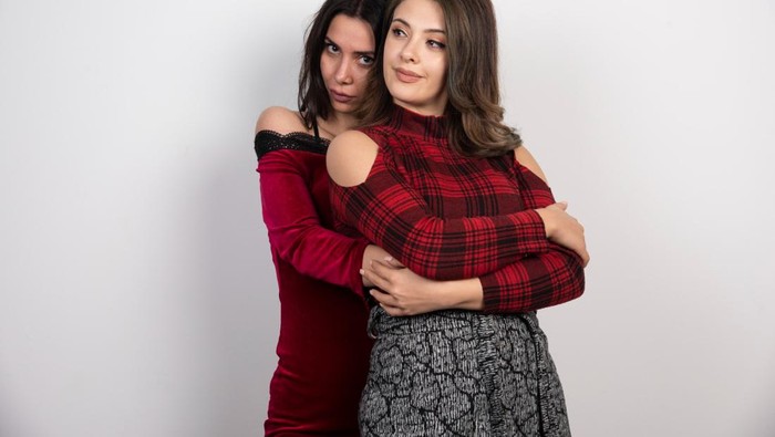 Hati-Hati! Persahabatan Juga Bisa Kena Love Bombing, Ini 6 Tandanya