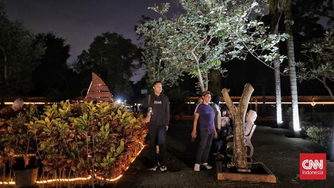 Gubernur DKI Jakarta Pramono Anung prioritaskan penataan parkir di Taman Margasatwa Ragunan setelah pengunjung wisata malam membludak.