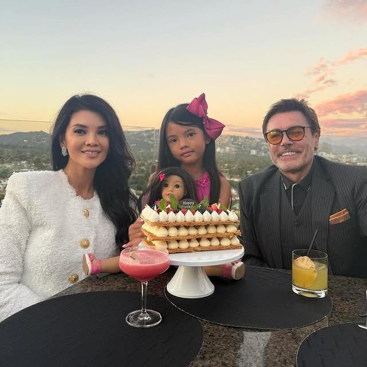<p>Siapa yang tak kenal dengan chef selebriti Farah Quinn? Baru-baru ini, ia kembali mencuri perhatian publik saat merayakan ulang tahun anak keduanya, Amaira. Perayaan tersebut terasa semakin istimewa karena dirayakan bersama keluarga di tempat pilihan Amaira. (Foto: Instagram @farahquinnofficial)</p>