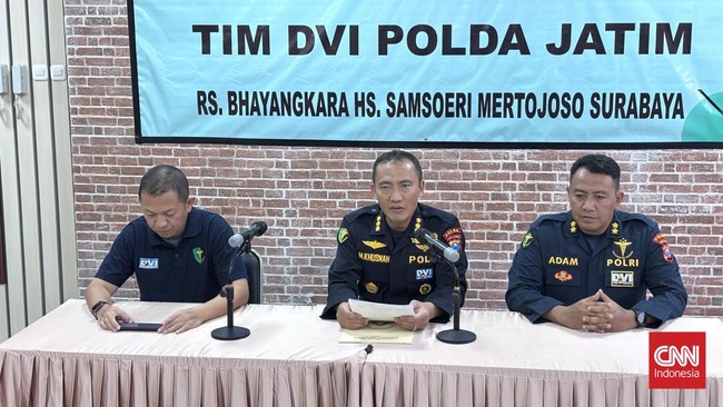 Tim DVI Polda Jatim identifikasi dua jenazah korban tragedi ambruknya Gedung Pondok Pesantren Al Khoziny, total teridentifikasi 55 dari 67 kantong jenazah.