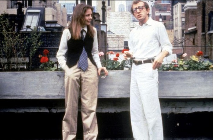 Penampilan Diane Keaton sebagai Annie Hall. Gaya androgini yang melekat sebagai gaya personalnya.