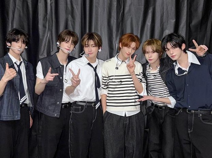 Jihoon TWS juga terlibat dalam pembuatan koreografi lagu utama. Ia mengungkapkan hal itu sebuah kehormatan.