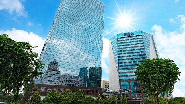 Paket bantuan berupa kebutuhan dasar krusial seperti makanan dan kesehatan itu diserahkan ke lokasi-lokasi paling parah di ke Padang Pariaman dan Kota Pariaman.