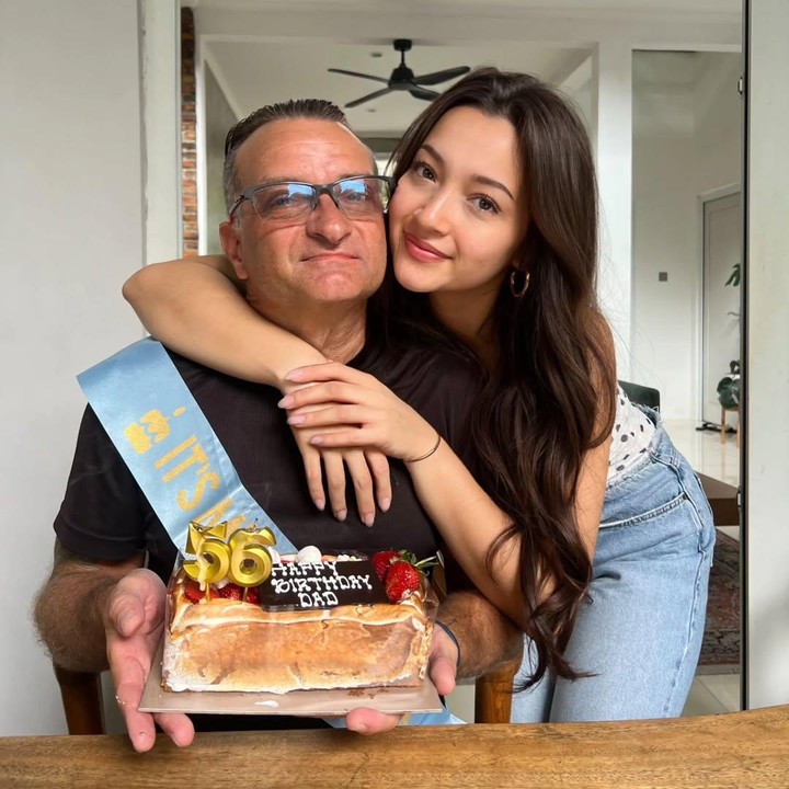 <p>Tentu saja <em>postingan</em> itu juga diramaikan komentar netizen yang turut memberikan ucapan ulang tahun. &ldquo;Happy Birthday Papi semoga bahagia,&rdquo; tulis akun <em>@triyanidia****.</em> &ldquo;Happy birthday untuk papa nya Megan semoga bahagia terus, panjang umur, sukses selalu &amp; dapat rezeki nya,&rdquo; tulis akun <em>@filzaha****.&nbsp;</em>(Foto: Instagram@adedomani_)</p>