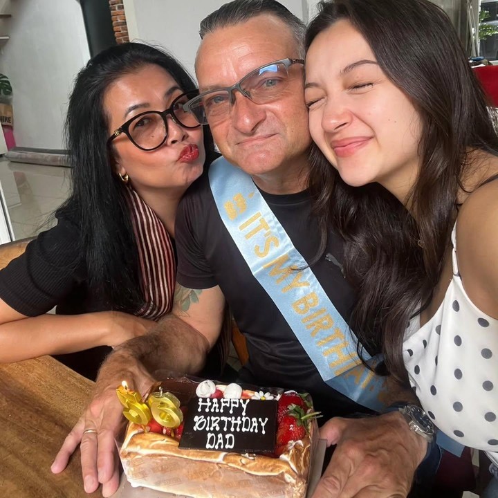<p>Momen itu dibagikan langsung lewat beberapa foto yang diunggah oleh sang Bunda di Instagram pribadinya. &ldquo;Selamat ulang tahun,&rdquo; tulis ibunda dengan bahasa Jerman, dikutip dari laman Instagram <em>@adedomani_,</em>Senin (13/10/2025).&nbsp;(Foto: Instagram@adedomani_)</p>