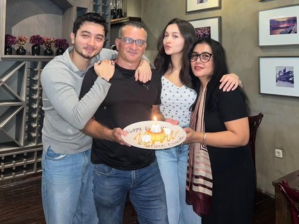 5 Potret Hangat Megan & Bryan Domani Rayakan Ultah Sang Ayah asal Jerman