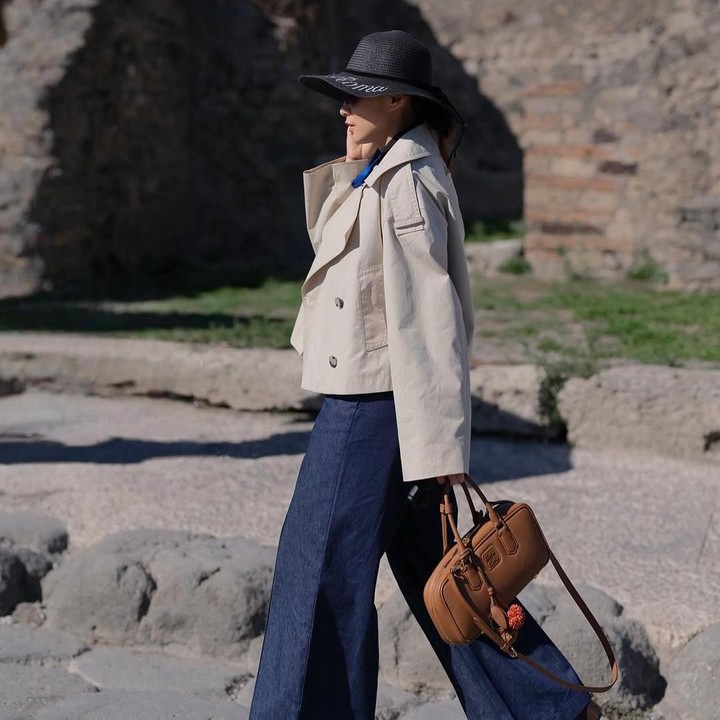 <p>Momen itu diketahui langsung lewat beberapa <em>postingan</em> terbaru Chelsea dan Glenn di akun Instagram pribadinya. &ldquo;Ketika di Pompeii, dan keajaiban menanti,&rdquo; tulis Chelsea, dikutip dari laman Instagram <em>@chelseaoliviaa,</em> Senin (13/10/2025).&nbsp;(Foto: Instagram@chelseaoliviaa)</p>