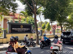 Ayah Terduga Pelaku Pembunuhan Kasus Siswi MI Banyuwangi Nilai Dakwaan Janggal