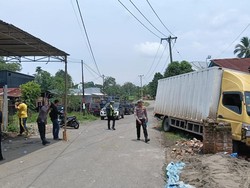 Truk Rem Blong di Empat Lawang Tabrak Mobil Kijang-4 Warga, 1 Orang Tewas