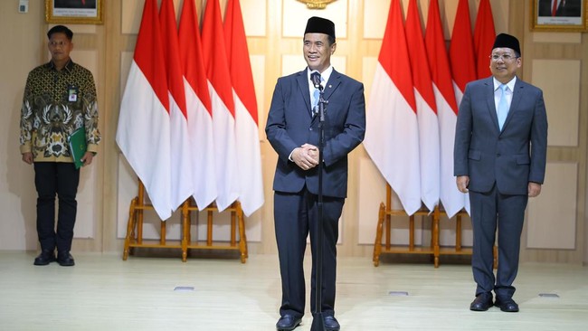 Menteri Pertanian Andi Amran Sulaiman resmi menjabat Kepala Bapanas, Ia fokus pada swasembada pangan dan sinergi lintas lembaga untuk percepatan kebijakan.