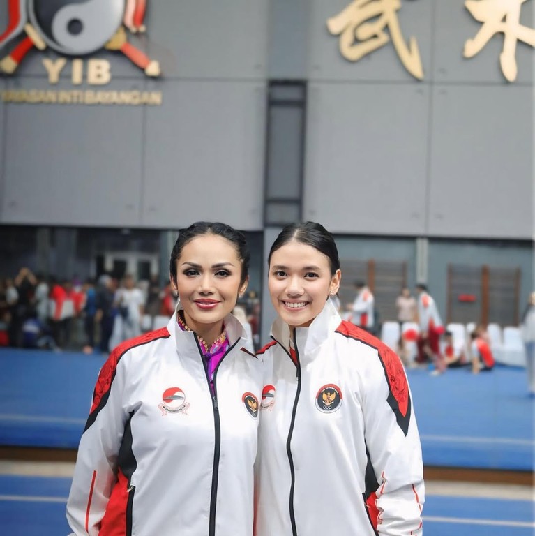 Kris Dayanti Kris Dayanti gabung dengan kontingen Indonesia menjadi atlet wushu untuk kejuaraan internasional di China.