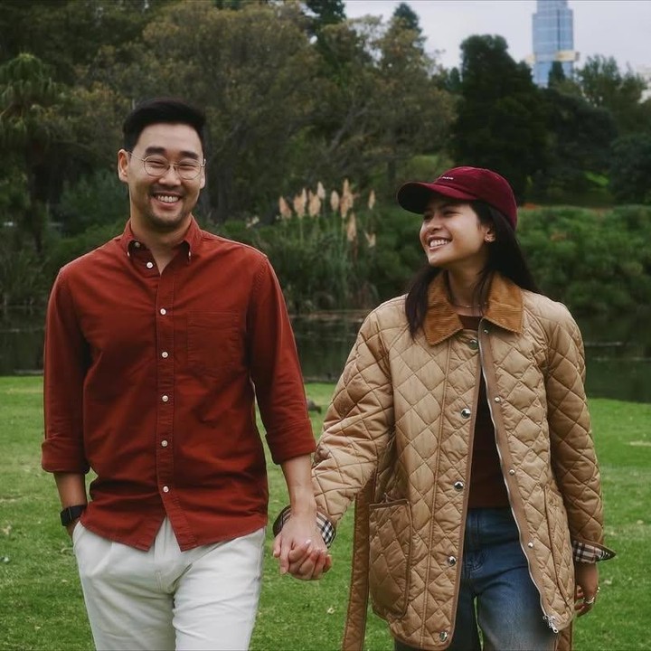 <p>Kehidupan pasangan artis Indonesia tampaknya tak pernah lepas dari sorot publik, salah satunya adalah Maudy Ayunda dan Jesse Choi. Belum lama ini, kebersamaan mereka mencuri perhatian, Bunda. (Foto: Instagram@maudyayunda)</p>