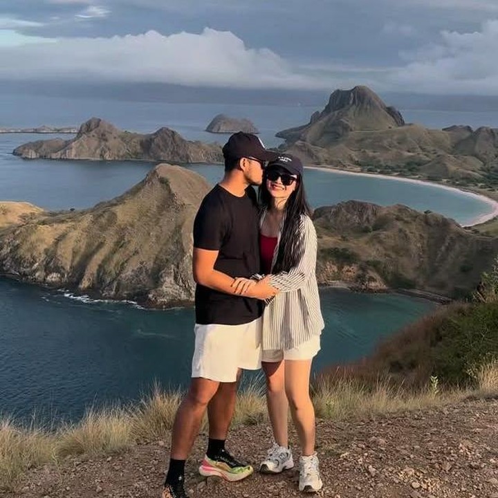 <p>Baru-baru ini, Febby kembali mencuri perhatian publik lewat video kebersamaannya dengan sang suami, Drajad. Dalam video itu, ia menggunakan lagu <em>Alamak</em> dari Rizky Febian yang kini tengah viral di media sosial, Bunda. (Foto: Instagram @febbyrastanty)</p>