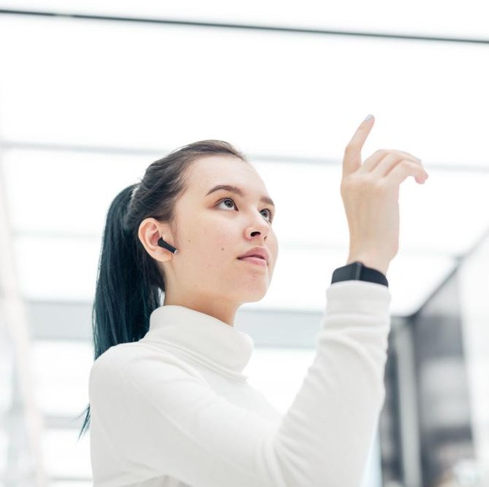 Kemampuan berpikir visioner membuat seseorang mampu melihat peluang jangka panjang dan mengarahkan langkah menuju tujuan besar dengan jelas. Pemimpin yang visioner tidak hanya fokus pada masalah hari ini, tetapi juga menciptakan arah masa depan yang menginspirasi orang lain untuk ikut bergerak maju.