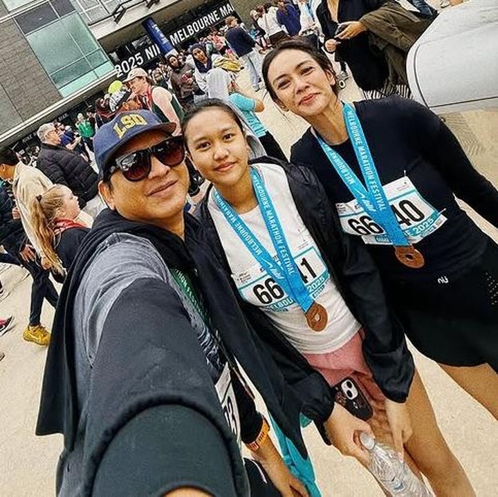 <p>Baru-baru ini, ketiganya terlihat mengikuti ajang maraton di Australia, tepatnya di kawasan Batman Avenue. Momen tersebut pun diunggah langsung oleh Masayu lewat Instagram pribadinya. (Foto: Instagram @masayuanastasia)</p>