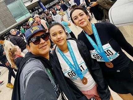 Akur Pasca Cerai, Ini 5 Potret Masayu & Lembu Wiworo Bersama Anak Ikut Maraton di Australia
