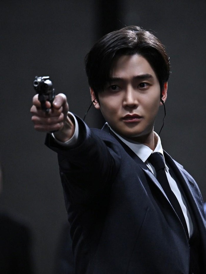 Rowoon dikonfirmasi akan turut bergabung dalam film Jepang, The Last Man: First Love. Proyek ini sekaligus menjadi ajang debut sang aktor di layar lebar setelah hampir delapan tahun meniti karier melalui serial drama.