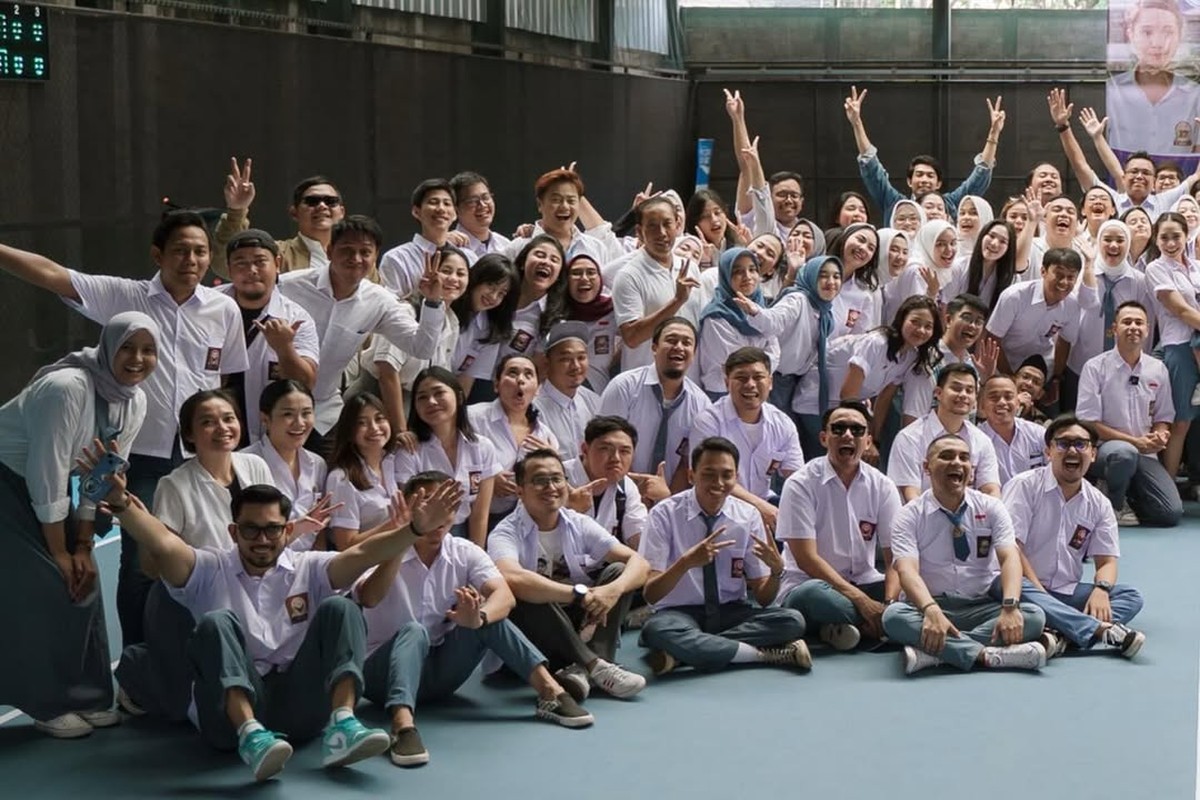 Raffi Ahmad & Nagita Slavina bareng Karyawan RANS Entertainment