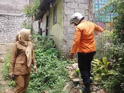 2 Rumah di Bogor Ambruk Akibat Struktur Bangunan Lapuk, 1 Penghuni Luka
