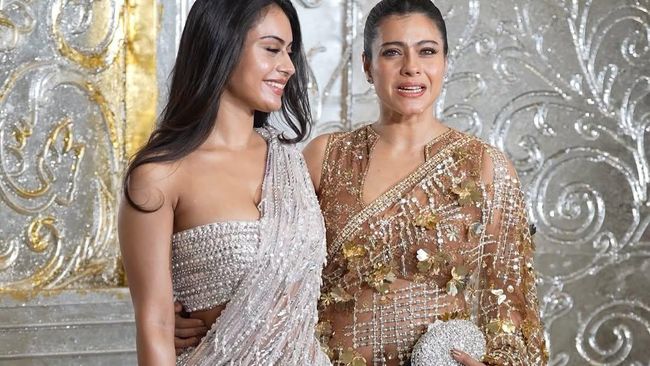 Ada Kareena Kapor-Kajol, 7 Gaya Glamor Seleb Hollywood Hadiri Pesta Diwali Manish Malhotra